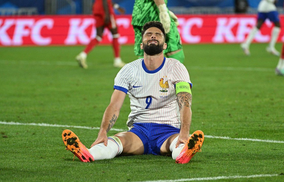 El delantero de Francia Olivier Giroud se lamenta durante el amistosos que han jugado Francia y Canadá en Burdeos, Francia. EFE/EPA/Caroline Blumberg