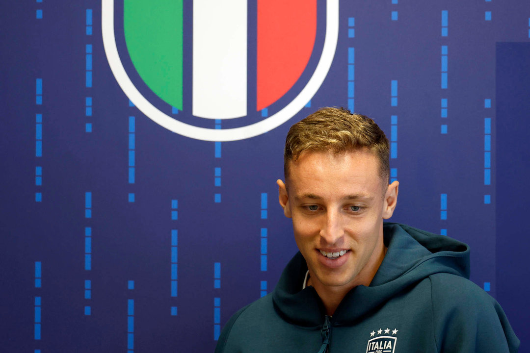 El centrocampista italiano Davide Frattesi durante la rueda de prensa convocada este lunes en el lugar de concentración de la selección de Italia.EFE/ Alberto Estévez