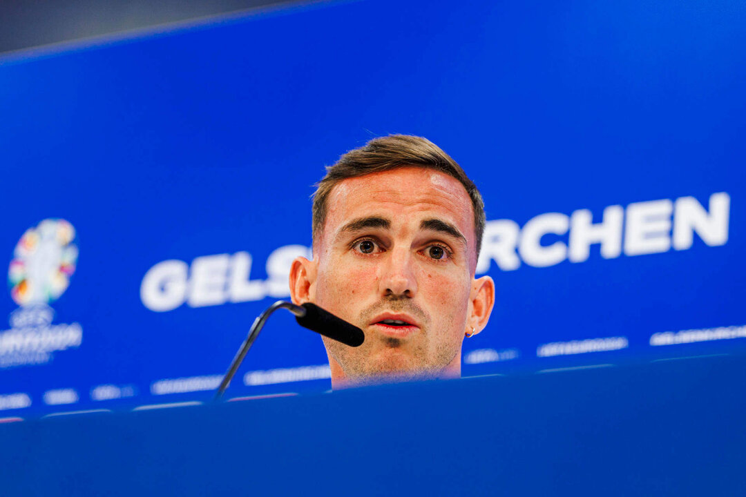 El centrocampista de la selección española Fabián Ruiz, durante la rueda de prensa ofrecida en Gelsenkirchen este miércoles, víspera del segundo partido de la fase de grupos de la Eurocopa ante Italia. EFE/ RFEF