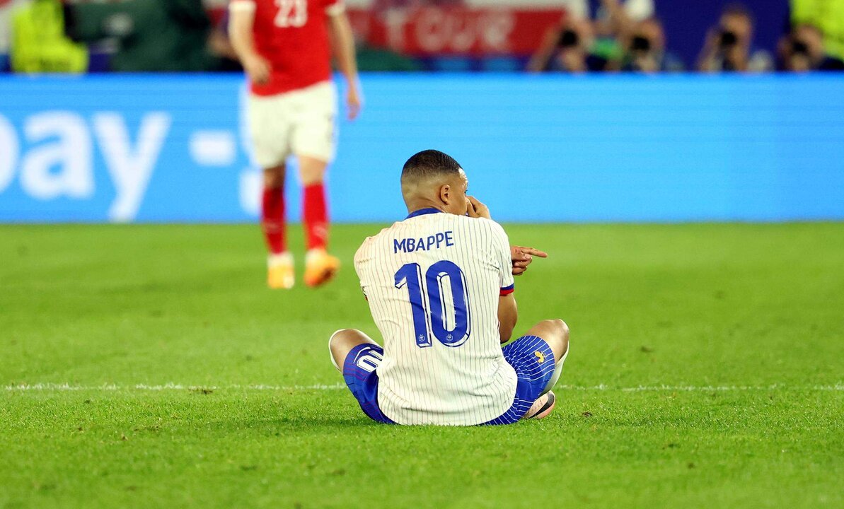 El delantero francés Kylian Mbappe durante el partido del grupo d que han jugado Austria y Francia en Düsseldorf, Alemania. EFE/EPA/FRIEDEMANN VOGEL