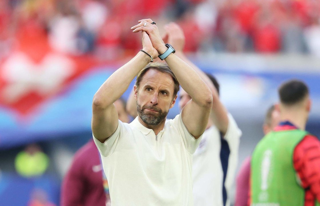 El seleccionador inglés Gareth Southgate celebra el pase de Inglaterra a las semifinales en Düsseldorf (Alemania) EFE/EPA/FRIEDEMANN VOGEL