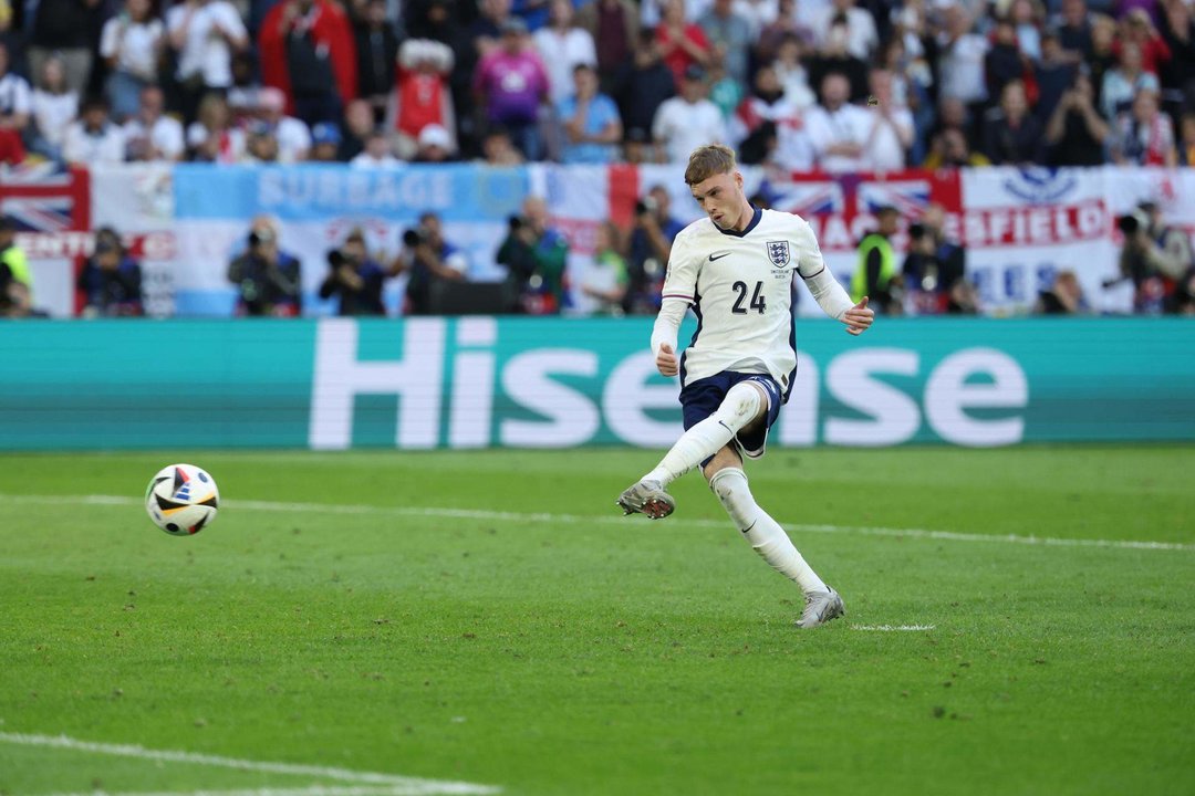 Cole Palmer, durante la tanda de penaltis de la eliminatoria de cuartos de final de la Eurocopa 2024 que midió a Inglaterra contra Suiza. EFE/EPA/FRIEDEMANN VOGEL