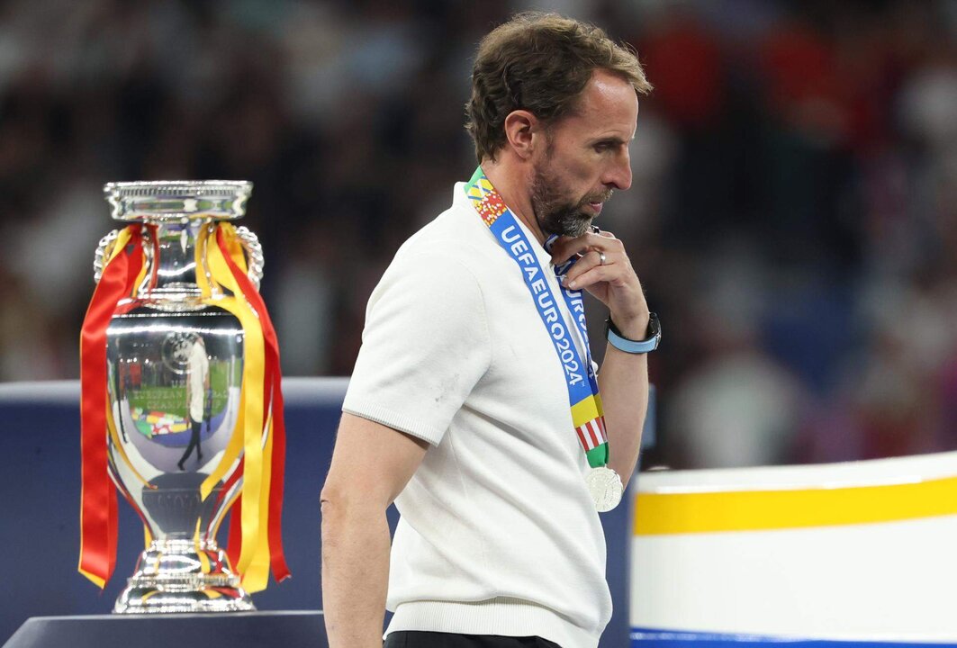 El seleccionador inglés Gareth Southgate durante la entrega de medallas de la final de la Eurocopa 2024. EFE/EPA/FRIEDEMANN VOGEL