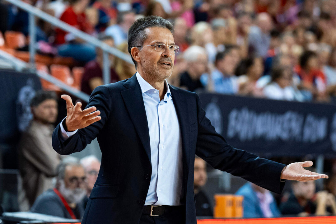 l entrenador español del Valencia Basket Pedro Martínez en foto de archivo de Siu Wu. EFE