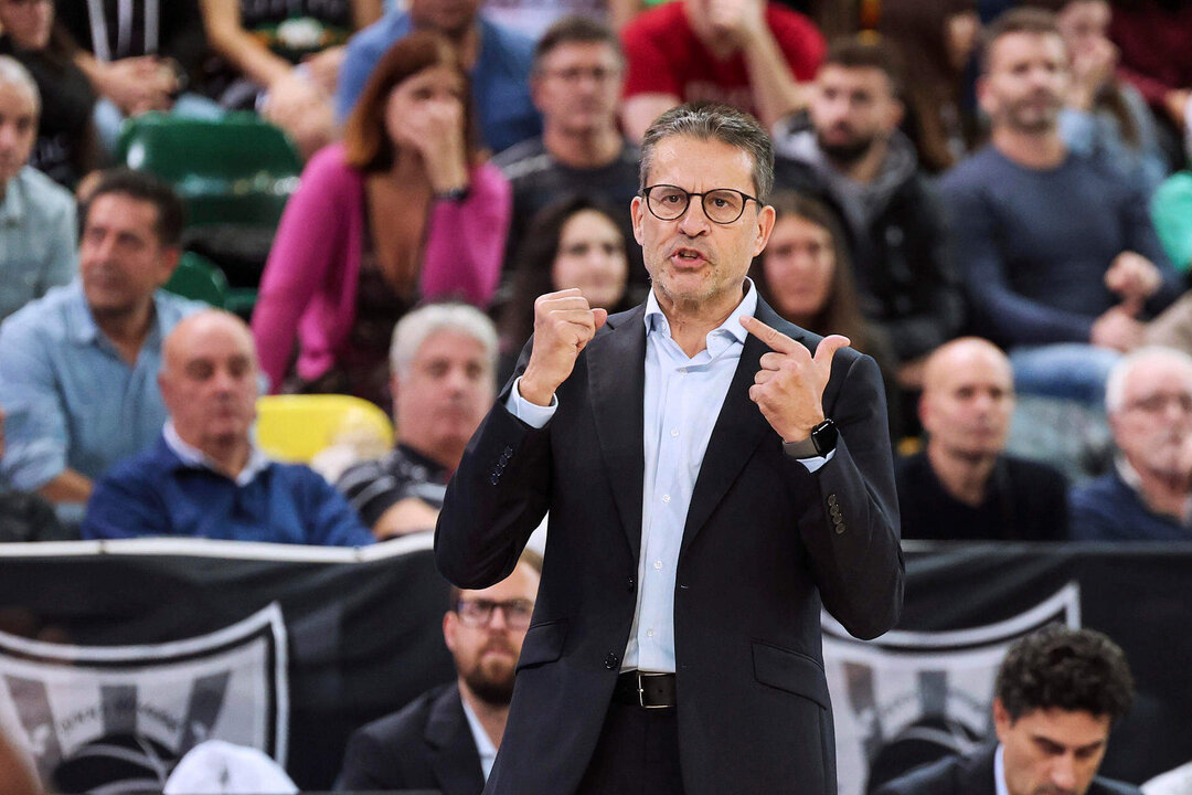 El entrenador del Valencia, Pedro Martínez, en foto de archivo de Luis Tejido. EFE