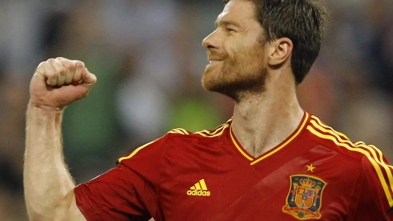 Xabi Alonso celebra un gol de penati ante Francia en la Eurocopa de 2012 en Donetsk (Ucrania). EFE/ROBERT GHEMENT/Archivo