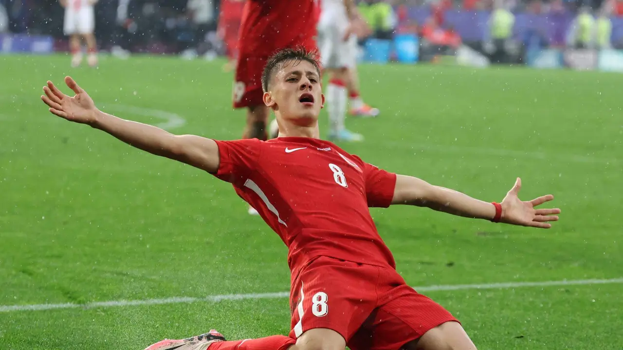 El jugador de Turquía Arda Güler celebra un gol, en una foto de archivo. EFE/CHRISTOPHER NEUNDORF