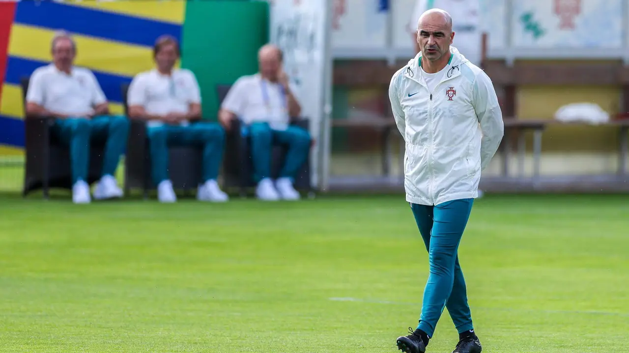 El seleccionador de Portugal Roberto Martinez, durante el entrenamiento. EFE/EPA/MIGUEL A. LOPES