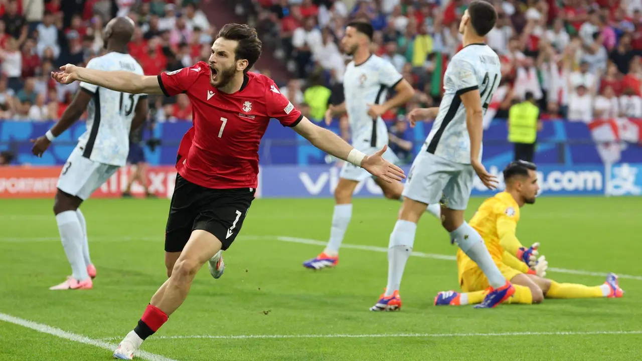 El georgiano Khvicha Kvaratskhelia, celebra el 1-0 a Portugal en Gelsenkirchen, Alemania EFE/EPA/FRIEDEMANN VOGEL