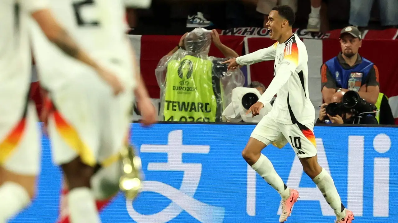 Jamal Musiala durante el partido de octavos que han jugado Alemania y Dinamarca en Dortmund, Alemania.EFE/EPA/FRIEDEMANN VOGEL