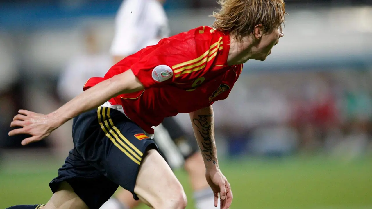 El jugador español Fernando Torres celebra el primer gol conseguido durante la final de la Eurocopa 2008 que disputaron frente a Alemania en el estadio Ernst Happel de Viena, Austria, el 29 de junio de 2008. EFE/GEORGI LICOVSKI