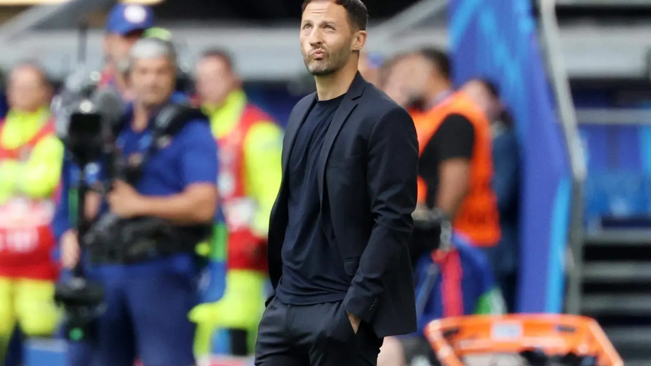 El seleccionador belga Domenico Tedesco durante el partido de la Eurocopa entre Francia y Bélgica, en Dusseldorf, Alemania. EFE/EPA/FRIEDEMANN VOGEL