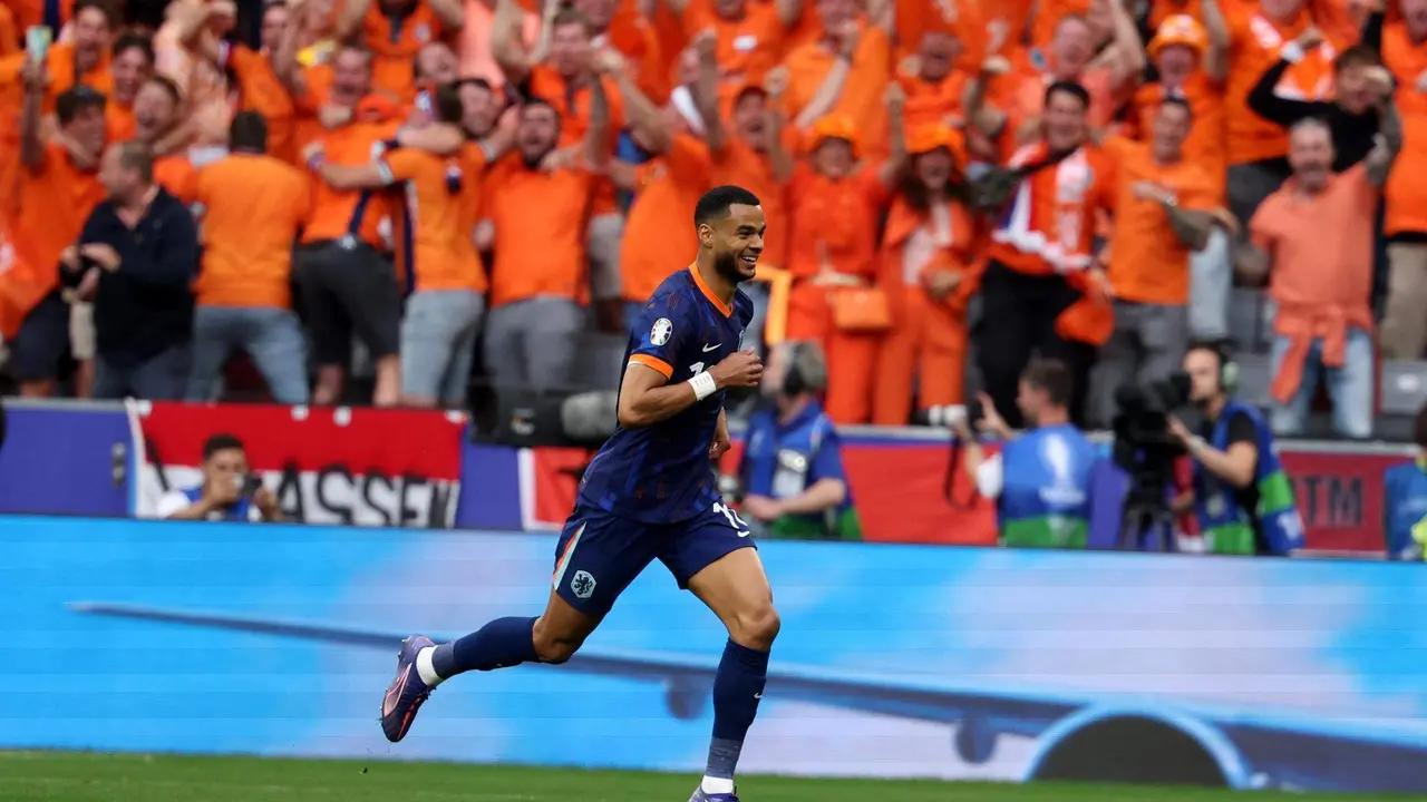 El neerlandés Cody Gakpo celebra el 1-0 durante el partido de la Eurocopa 2024 que han jugado Rumanía y Países Bajos en Múnich, Alemania. EFE/EPA/FRIEDEMANN VOGEL