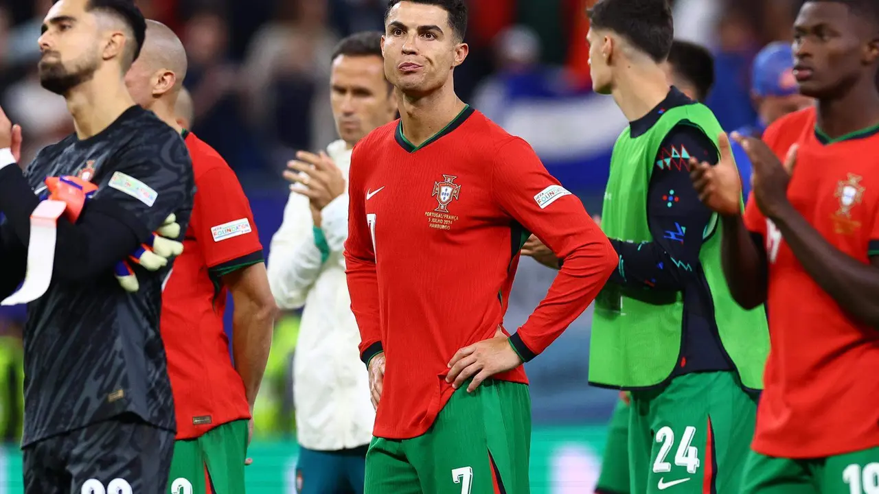 Cristiano Ronaldo lamenta la eliminación de Portugal en la Eurocopa 2024. EFE/EPA/FILIP SINGER