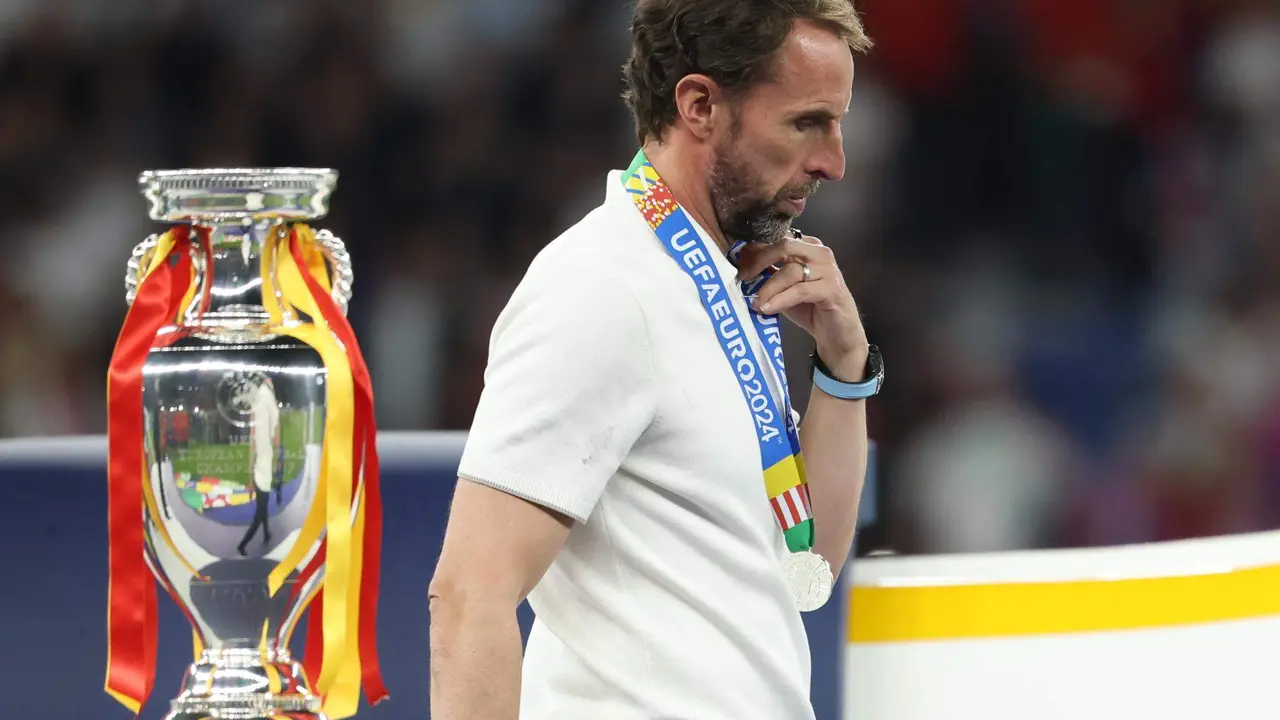 Gareth Southgate, seleccionador de Inglaterra, tras el encuentro correspondiente a la final de la Eurocopa que disputaron Inglaterra en el Estadio Olímpico de Berlín. EFE/EPA/FRIEDEMANN VOGEL